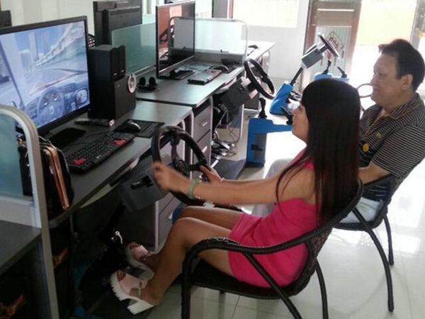 模拟学车机体验馆
