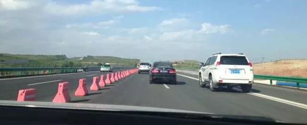骑线行驶